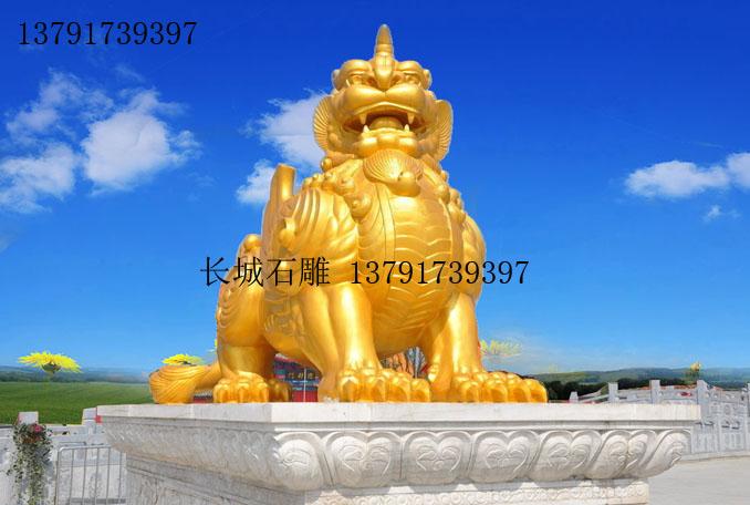聚財轉運的金色石雕貔貅
